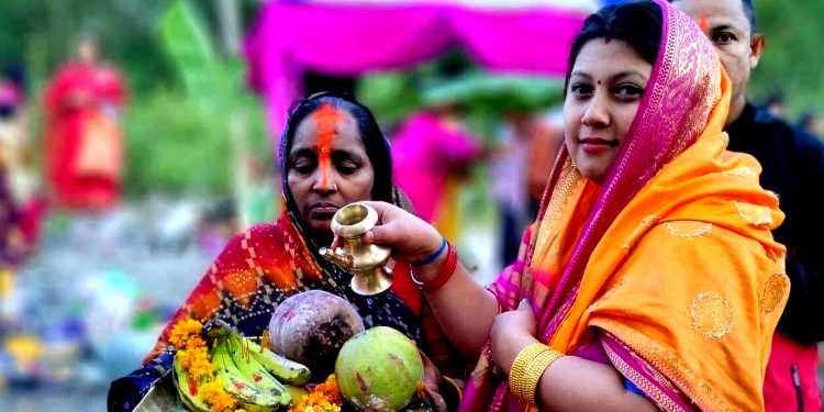 आज बिहान उदाउँदो सूर्यलाई अघ्र्य दिएपछि छठ पर्व  सम्पन्न