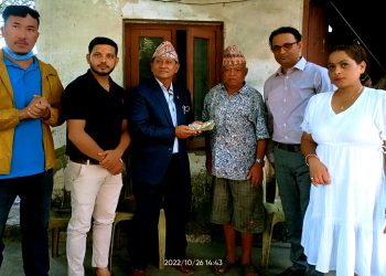 लोक गायक सुरेश गन्धर्वलाई आर्थिक सहयोग