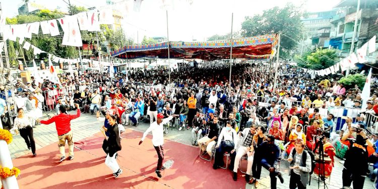 एमाले र जसपाको धरानमा अन्तिम जनसभा हजारौंको उपस्थिति