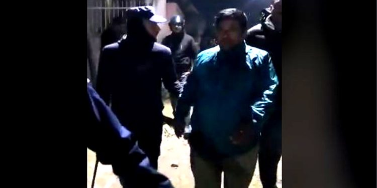 पैसा बाड्दै गरेका अवस्थामा एमाले उम्मेदवार पक्राउ