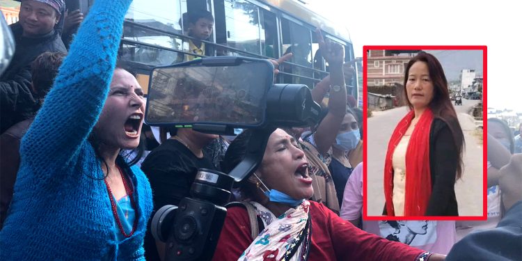 उषा राईलाई न्याय माग्दै धरानका महिलाहरुद्वारा प्रहरी कार्यालयमा नाराबाजी