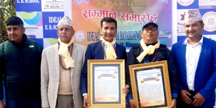 संचारकर्मी कार्की र आङ्ला सम्मानित