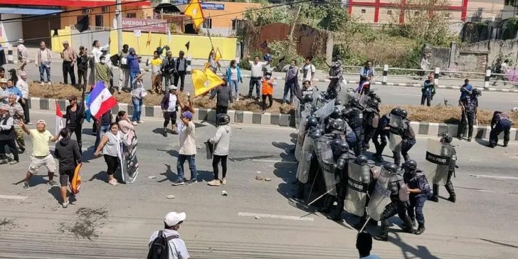 विराटनगरमा भएको प्रर्दशनको क्रममा झडप ,१३ जना घाइते