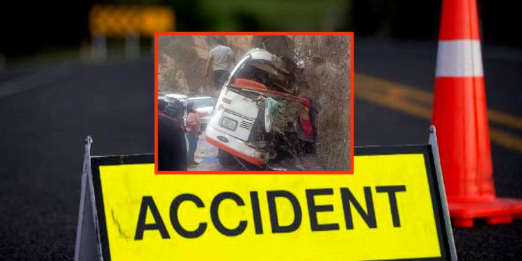 ओखलढुङ्गाबाट काठमाडौँ जादै गरेको बस दुर्घटना ५ जनाको मृत्यु