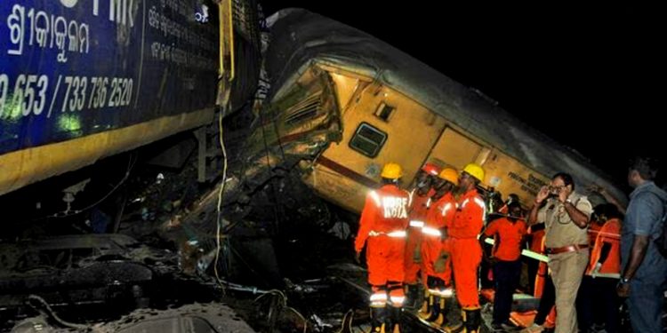 भारतको आन्ध्र प्रदेशमा रेल दुर्घटना, १४ जनाको मृत्यु