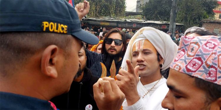 त्रिशुलले  प्रहरीलाई आक्रमण गर्न खोज्ने श्री निवास पक्राउ