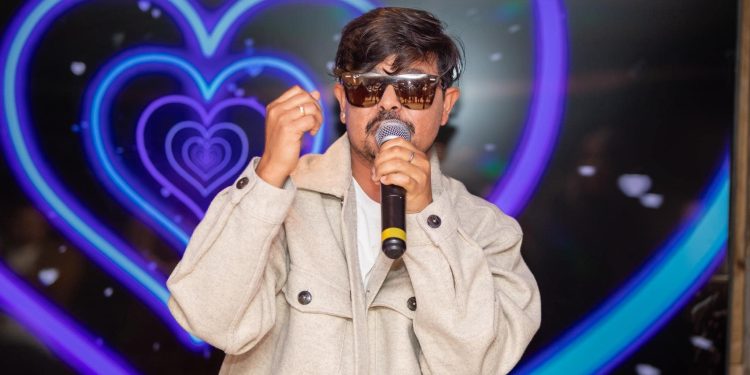 बृहत सांस्कृतिक पर्यटन महोत्सव धरानमा मंगलबार कमल खत्रीको प्रस्तुती रहने