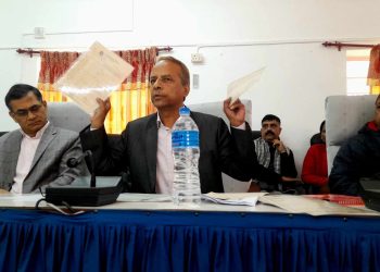 नक्कली सर्टिफिकेटको आरोप लागेका डा खनाल मिडियामा,देखाए सबै शैक्षिक प्रमाणपत्र