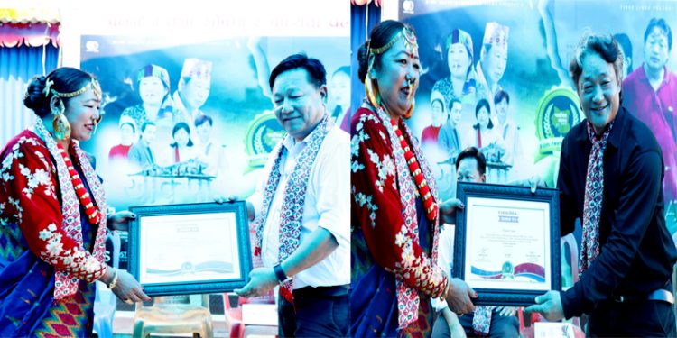 फिल्म फेस्टिवलको प्रदर्शन पछी ,खोक्पा र बाध्यता’ का टिमलाई प्रमाणपत्र बितरण