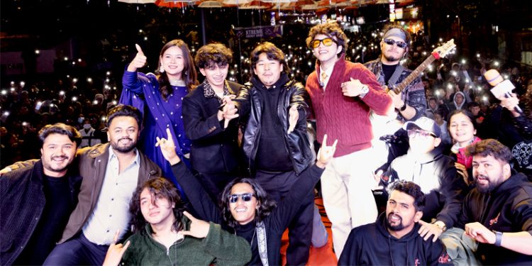 ‘कुमारी’को कन्सर्टमा करिब ७ हजार पोखरेली दर्शकहरुको मायाले मख्ख निर्देशक राउत